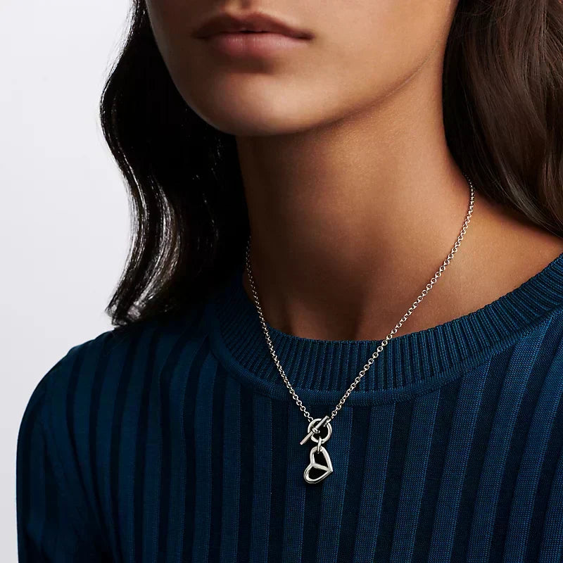 18K Cache-coeur Amulette Pendant Hermès Necklace
