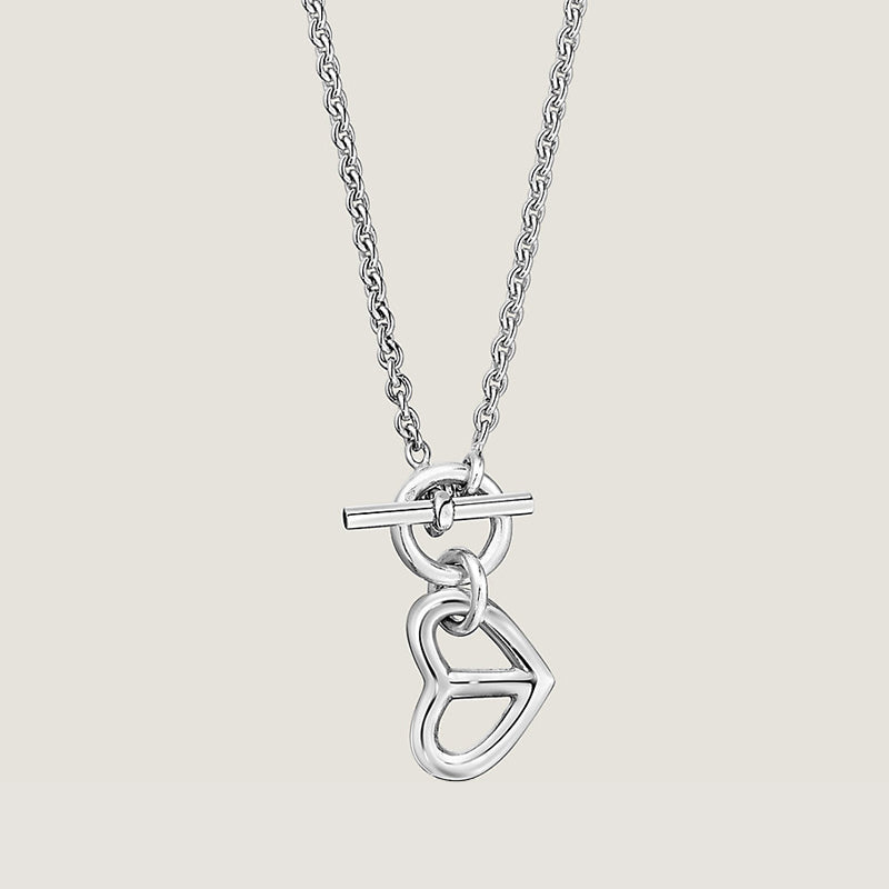18K Cache-coeur Amulette Pendant Hermès Necklace