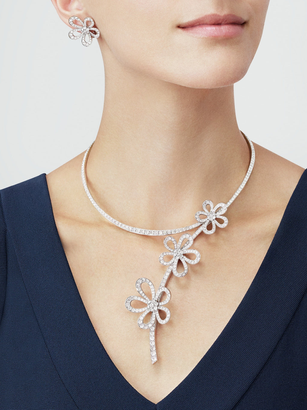 18k Van Cleef & Arpels Flowerlace Earrings