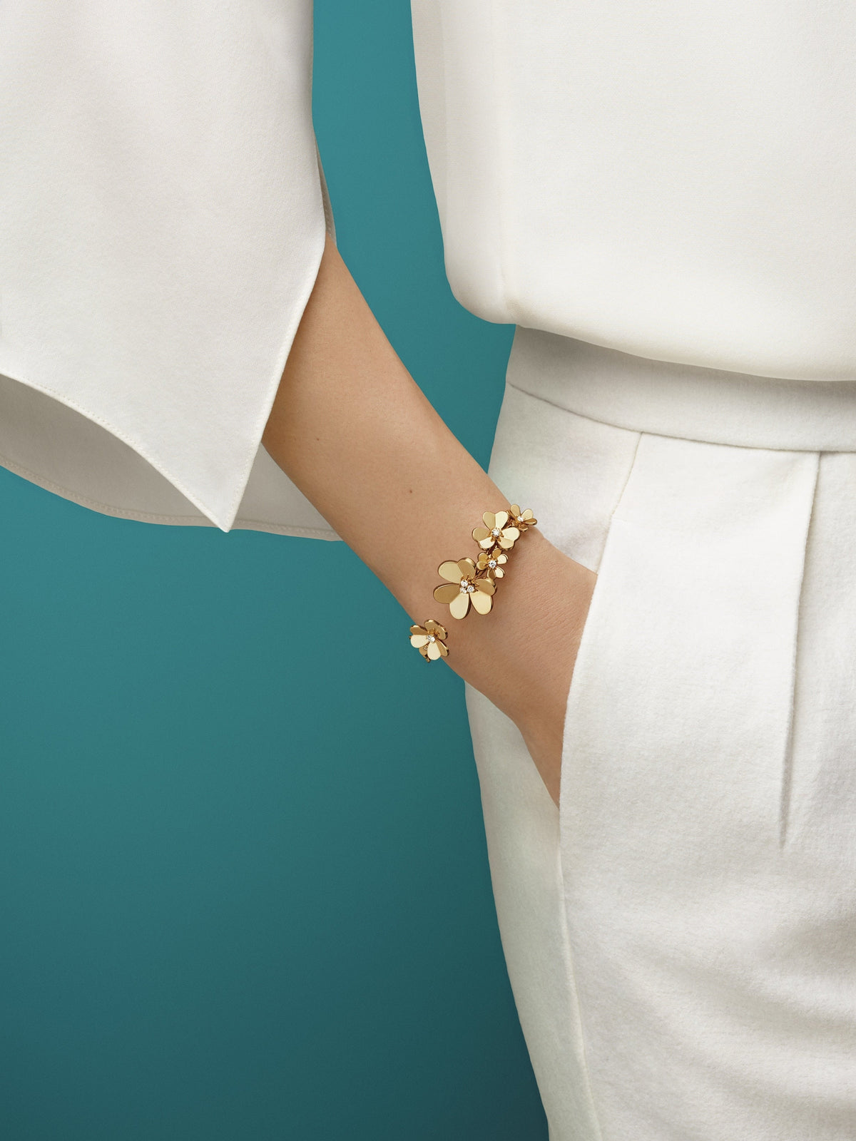 18K Van Cleef & Arpels Frivole Seven Flowers Bracelet