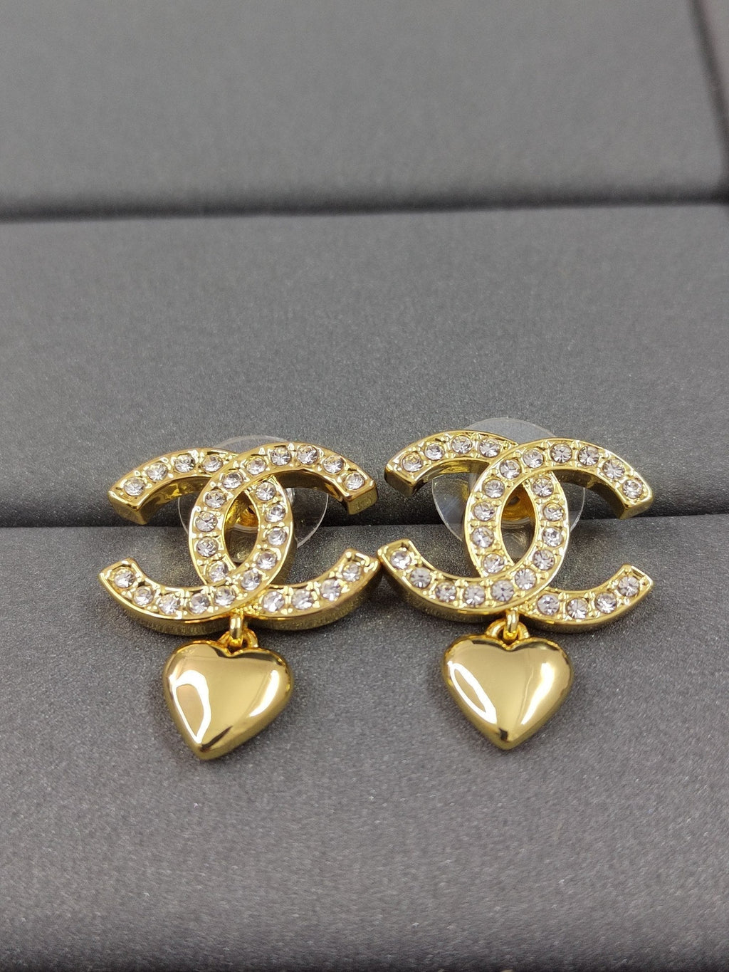18K Classic Chanel Diamond Heart Earrings