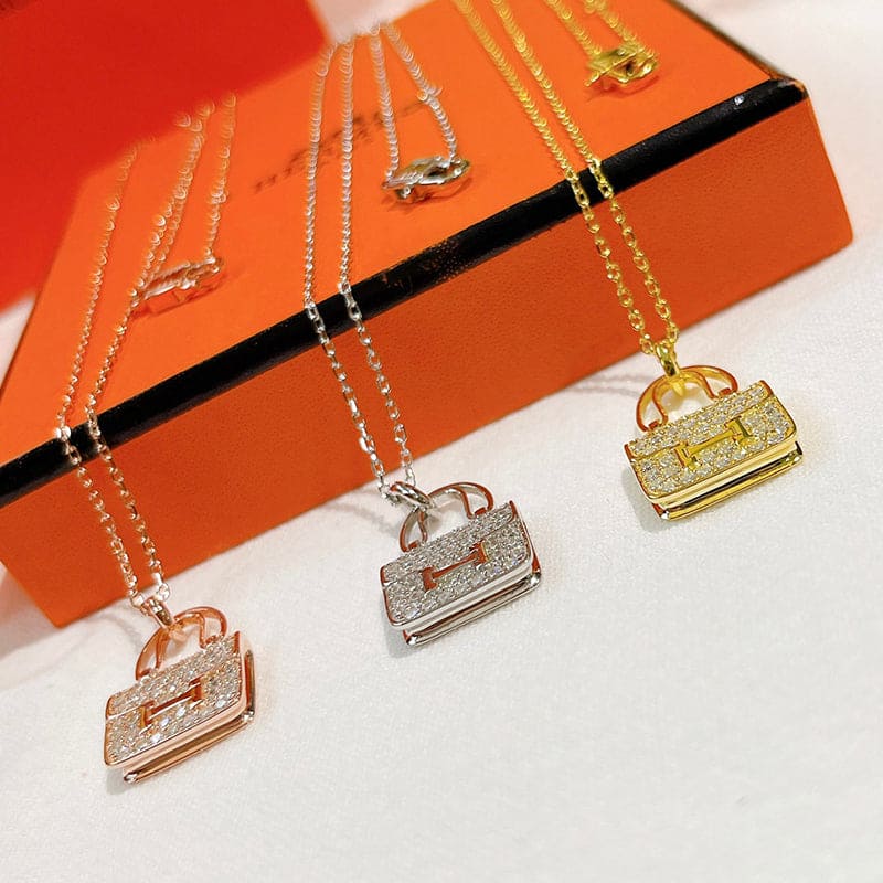 18K Amulettes Constance Pendant Hermès Necklace