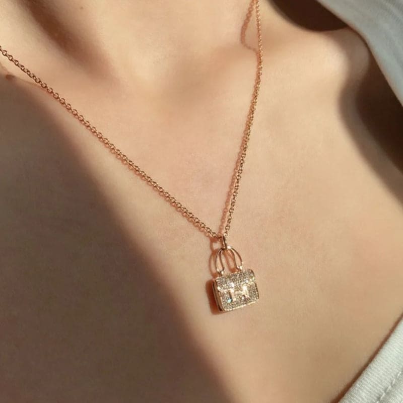 18K Amulettes Constance Pendant Hermès Necklace