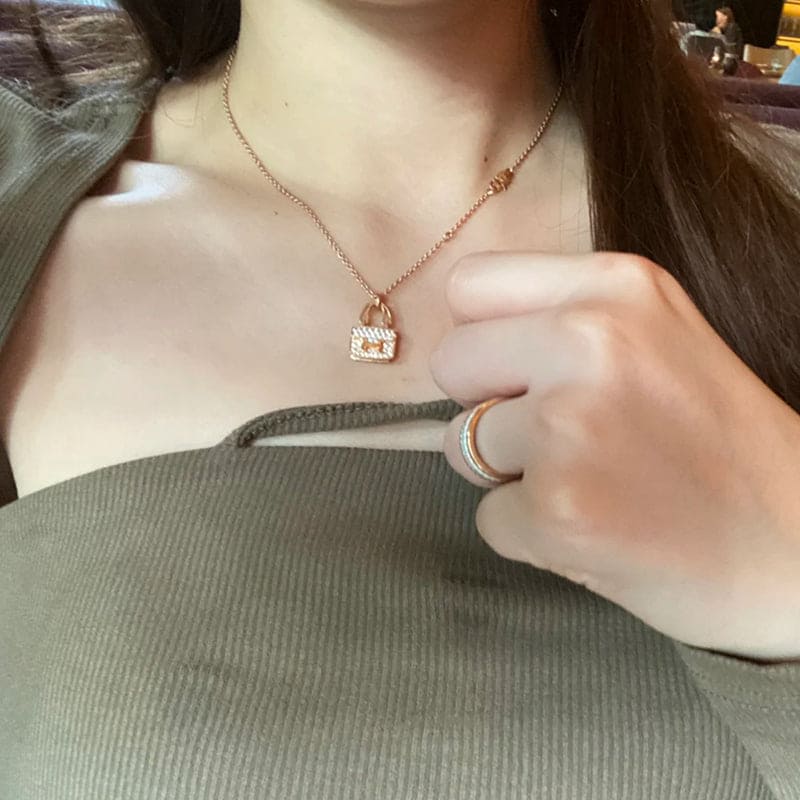 18K Amulettes Constance Pendant Hermès Necklace