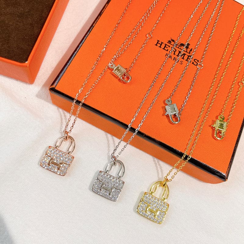 18K Amulettes Constance Pendant Hermès Necklace