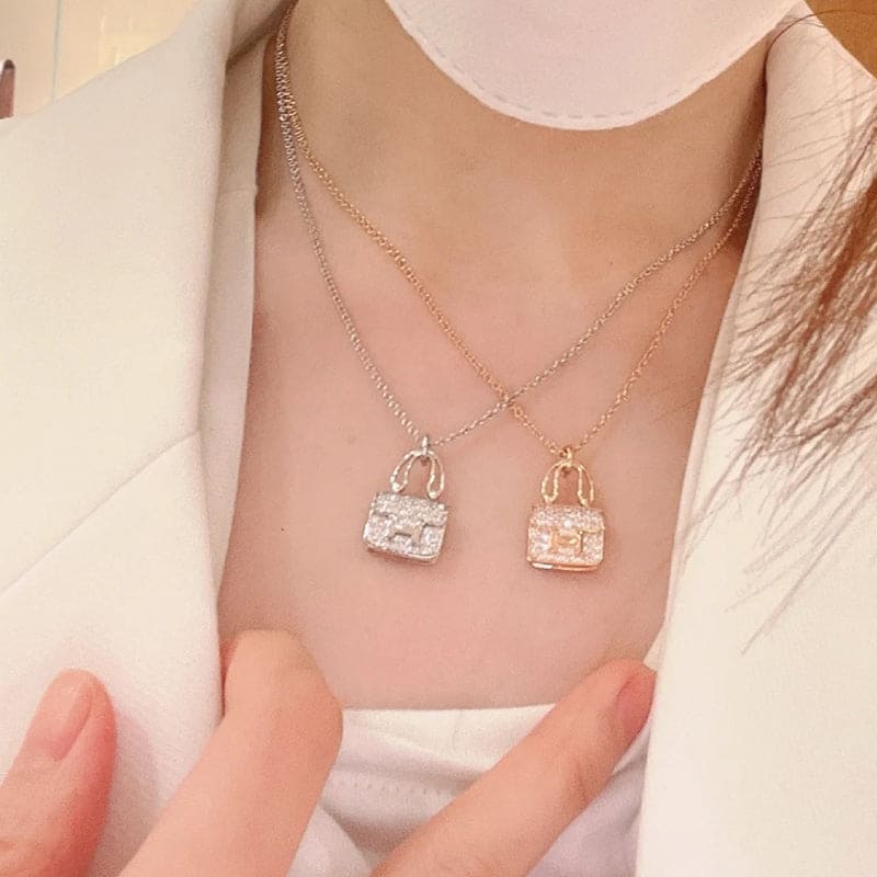 18K Amulettes Constance Pendant Hermès Necklace