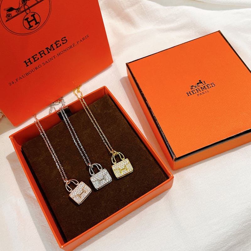 18K Amulettes Constance Pendant Hermès Necklace