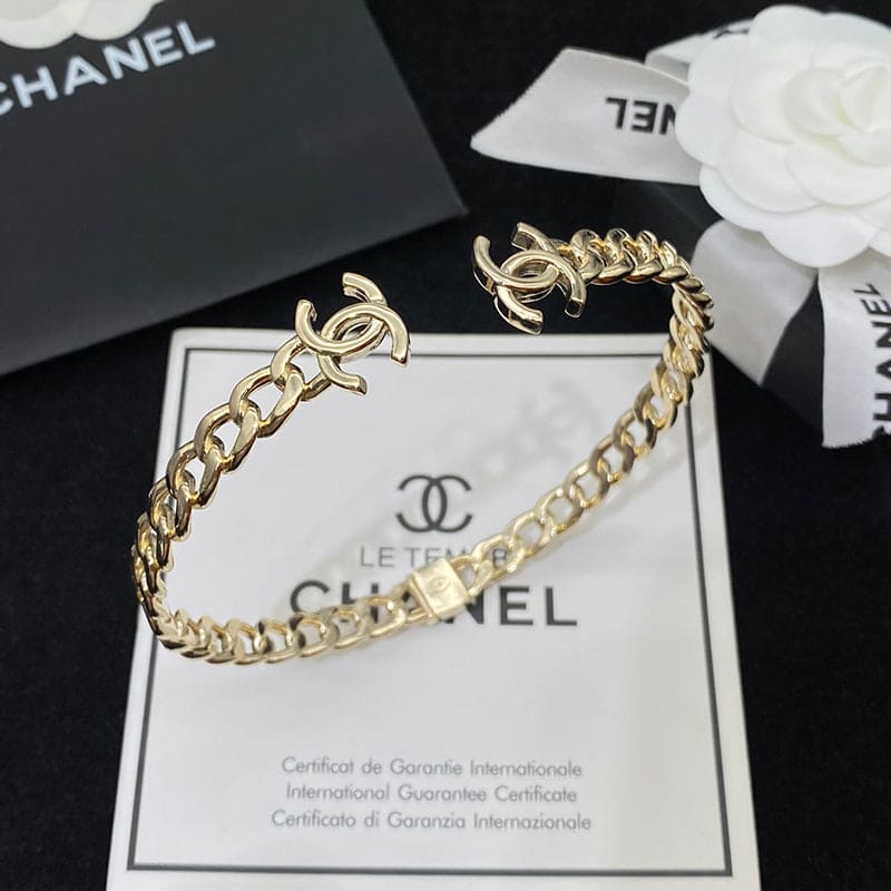 18K Interlocking Chanel Cuff Logo Choker Necklaces