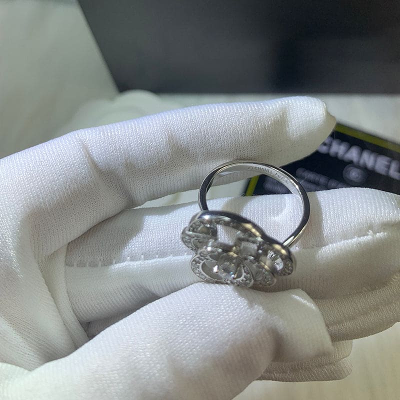 18K Chanel Fil De Cam¨¦lia Ring