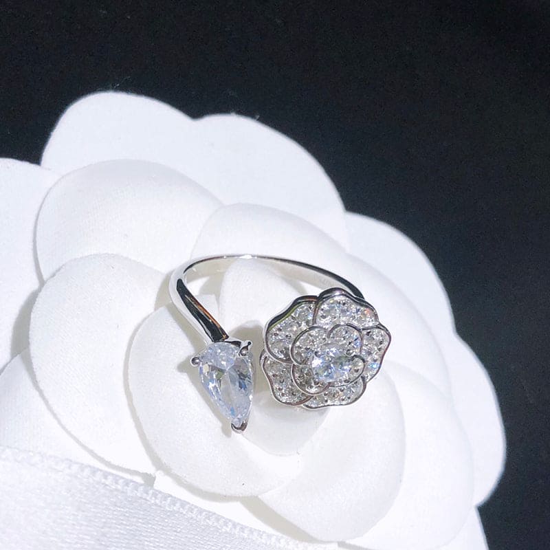 18K Chanel Diamond Camelia Precieux Ring