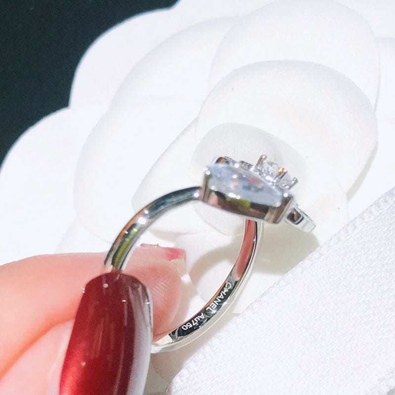 18K Chanel Diamond Camelia Precieux Ring
