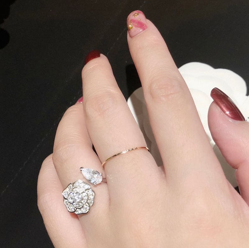 18K Chanel Diamond Camelia Precieux Ring