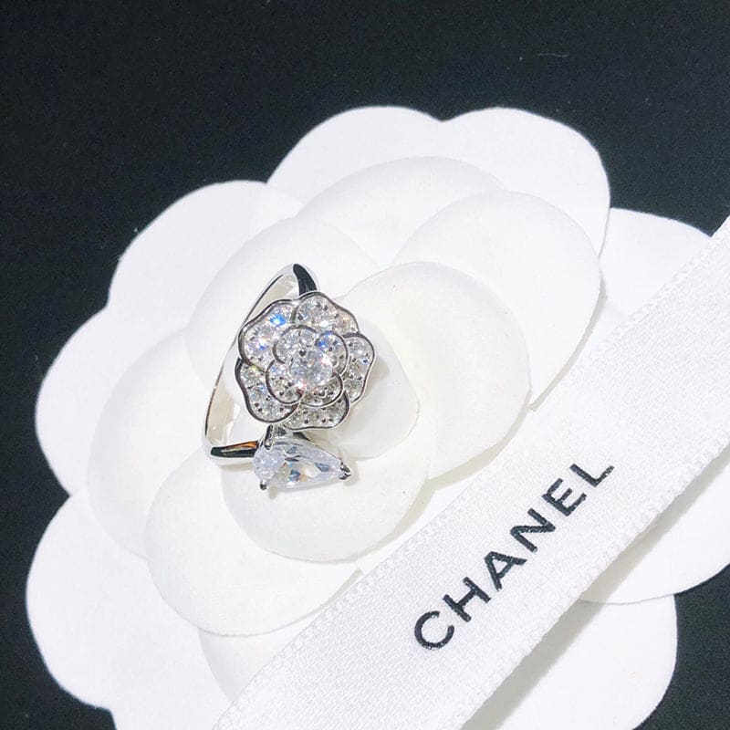 18K Chanel Diamond Camelia Precieux Ring