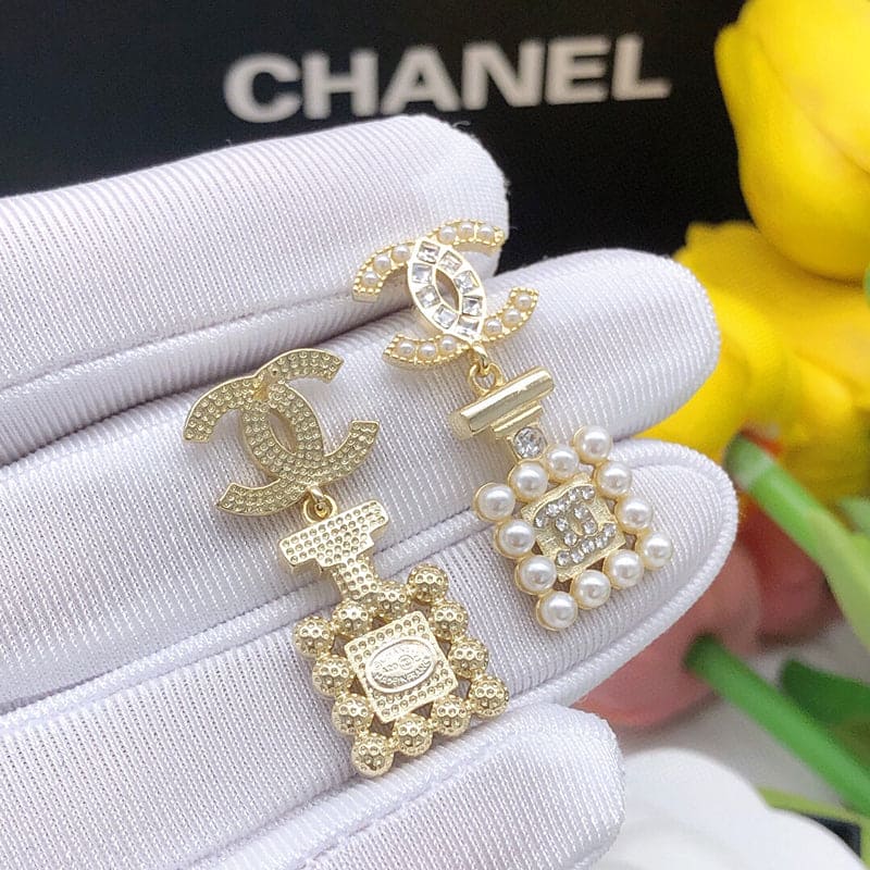 18K Chanel Pearl Shape Earrings
