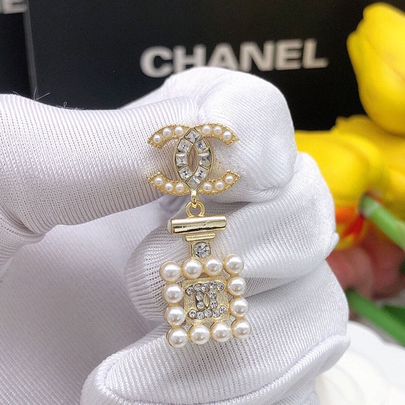 18K Chanel Pearl Shape Earrings
