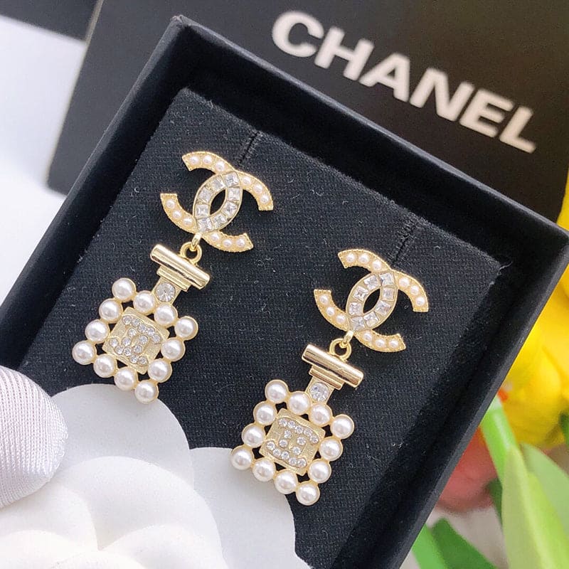 18K Chanel Pearl Shape Earrings