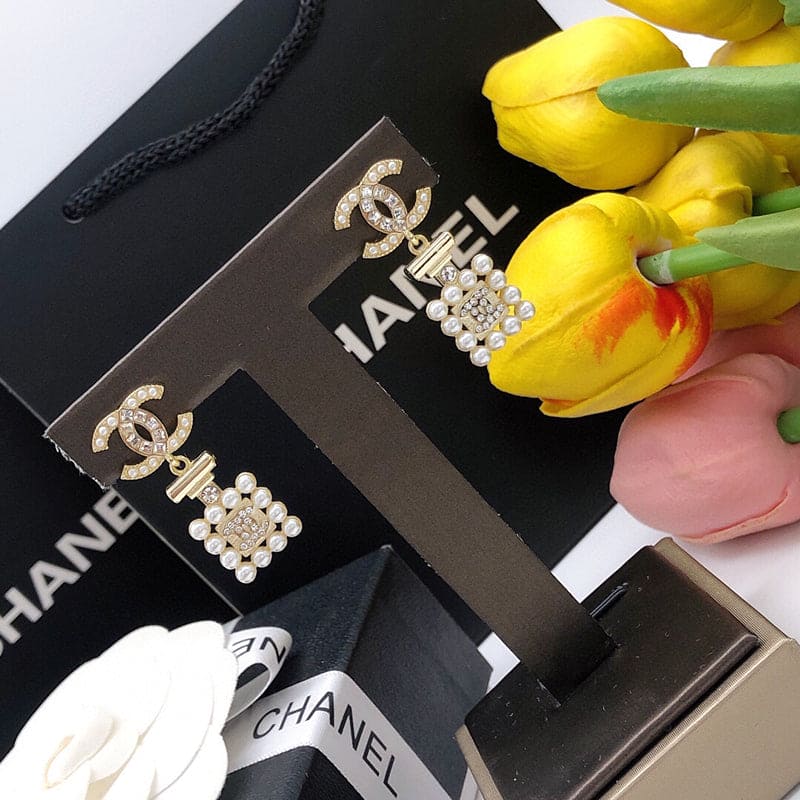 18K Chanel Pearl Shape Earrings
