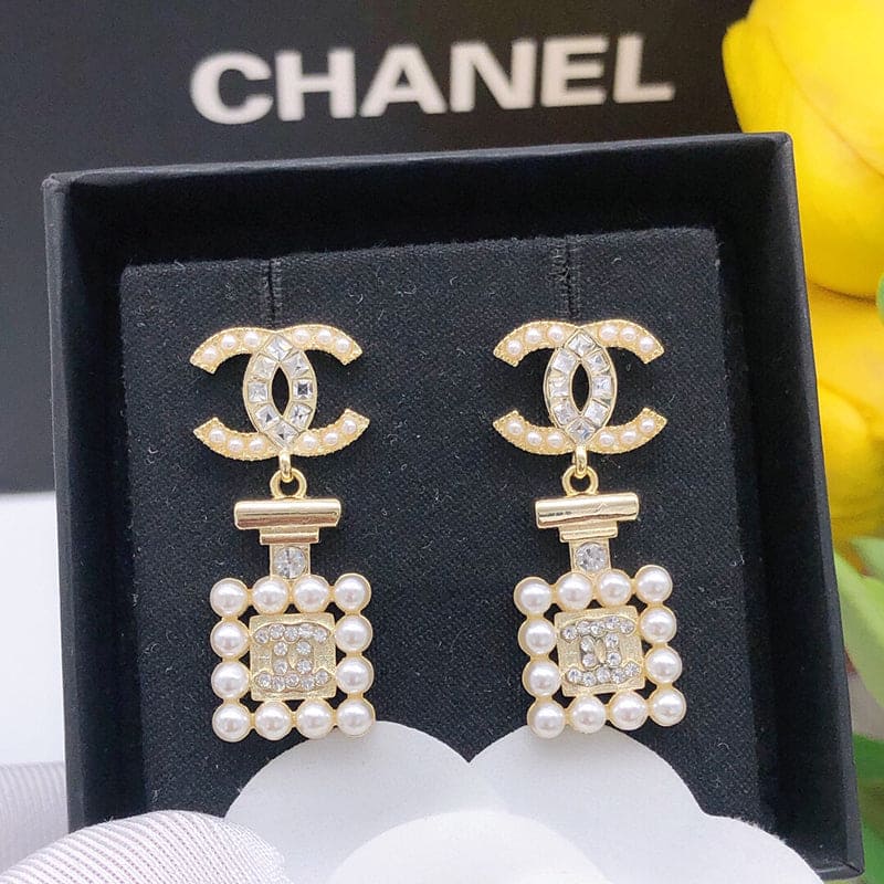 18K Chanel Pearl Shape Earrings
