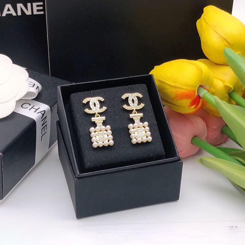 18K Chanel Pearl Shape Earrings