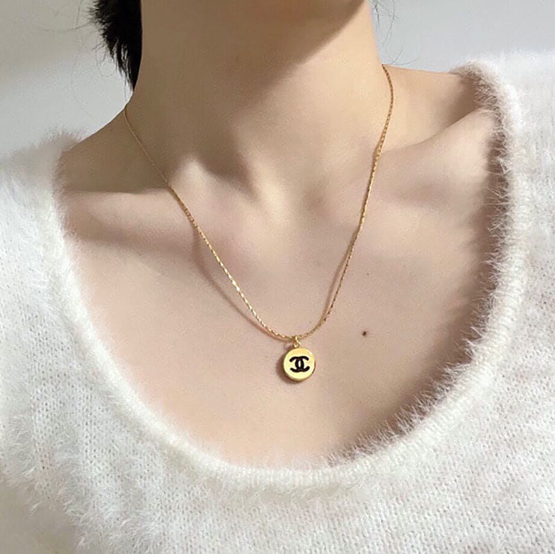 18K Chanel Pendant Necklace