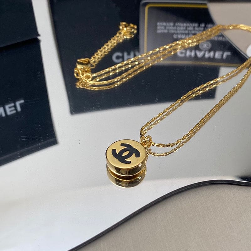 18K Chanel Pendant Necklace
