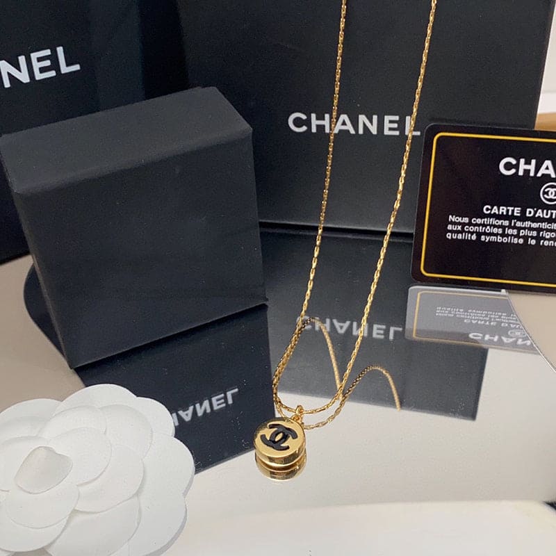18K Chanel Pendant Necklace