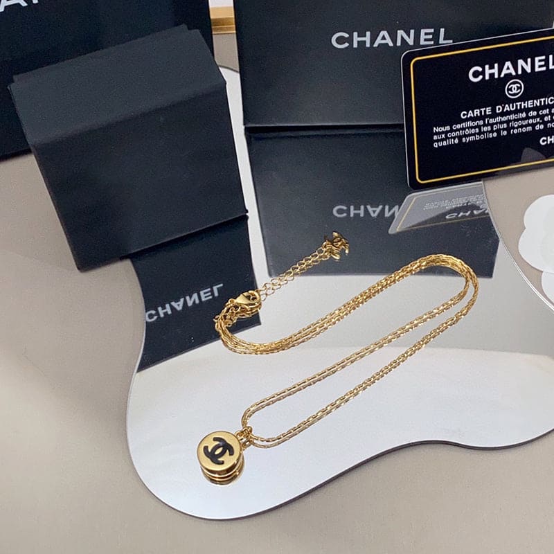 18K Chanel Pendant Necklace