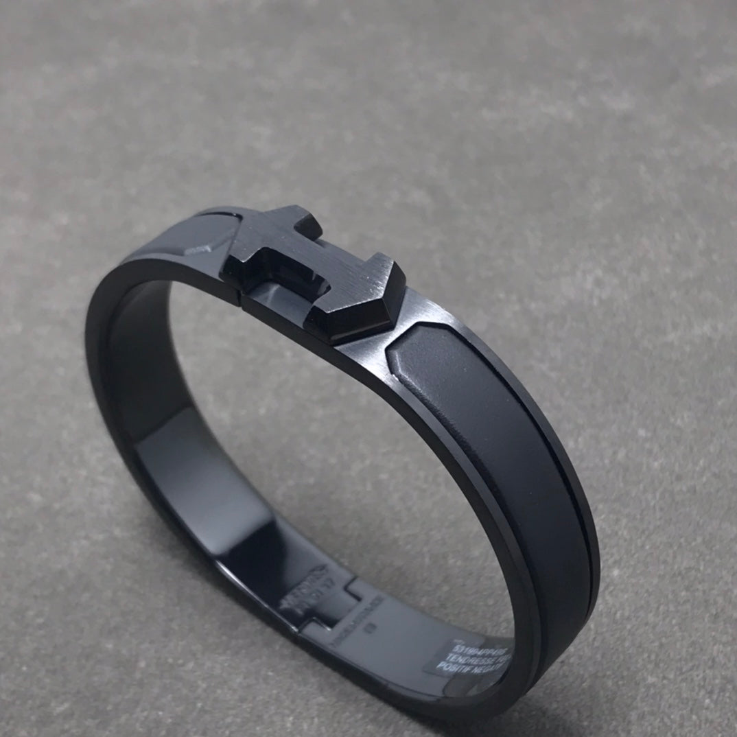 18K Super Hermès Black Bracelet