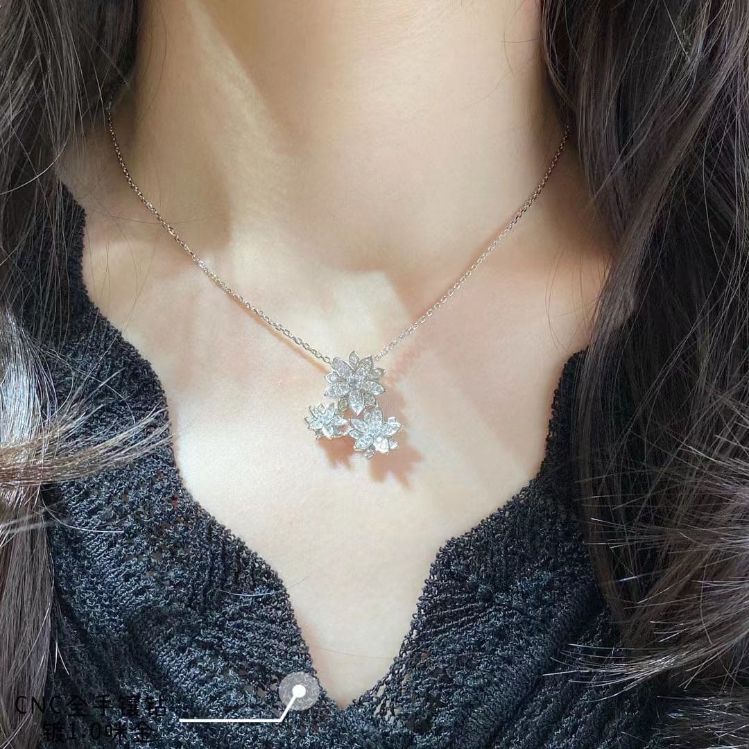 18K Van Cleef & Arpels Three Flowers Lotus Necklace