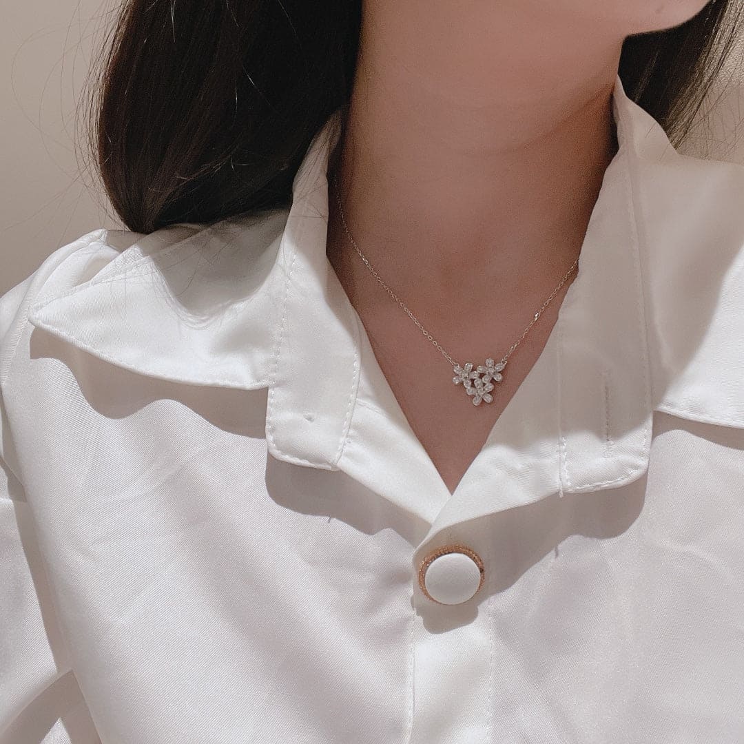 18K Van Cleef & Arpels Three Flowers Socrate Necklace