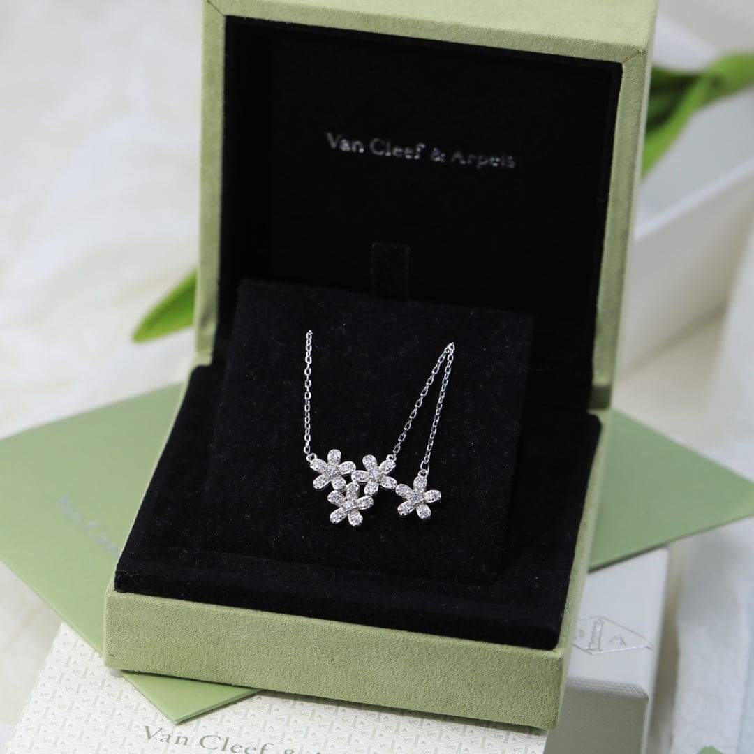 18K Van Cleef & Arpels Three Flowers Socrate Necklace