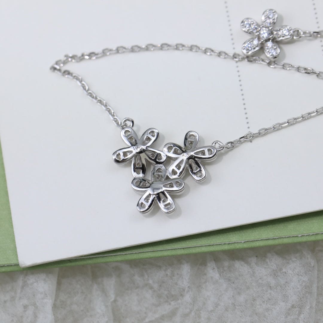 18K Van Cleef & Arpels Three Flowers Socrate Necklace