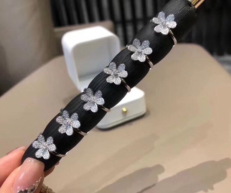 18K Van Cleef & Arpels Frivole Ring