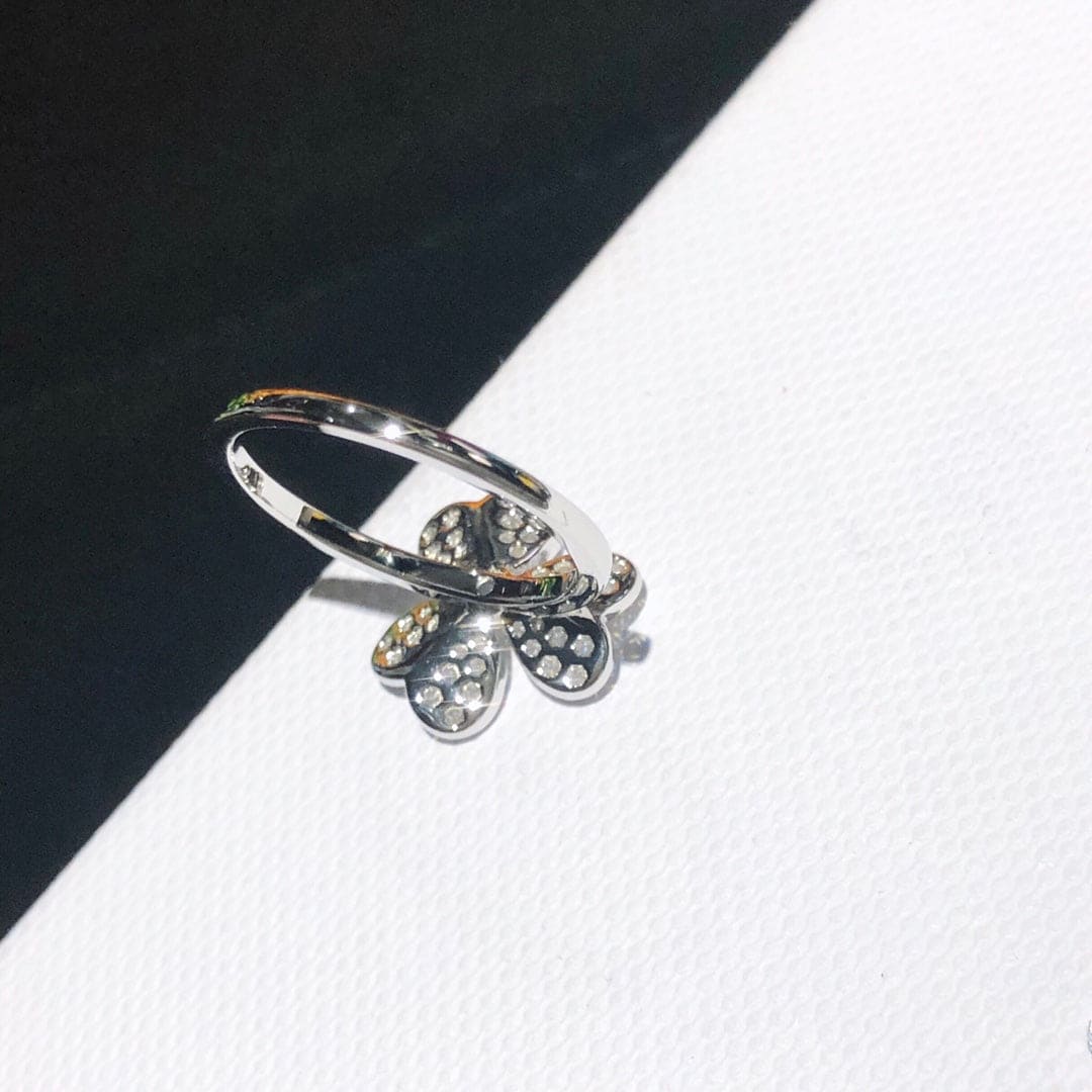 18K Van Cleef & Arpels Frivole Ring