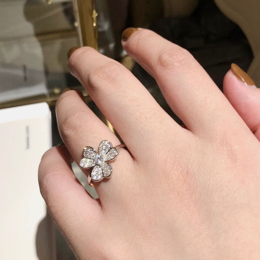 18K Van Cleef & Arpels Frivole Ring
