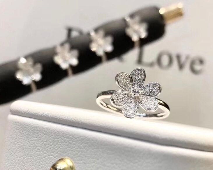 18K Van Cleef & Arpels Frivole Ring