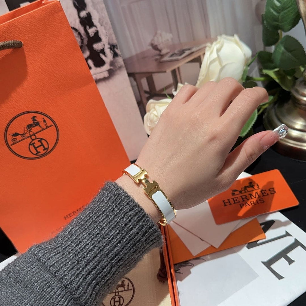 18K White Clic Hermès Bracelet