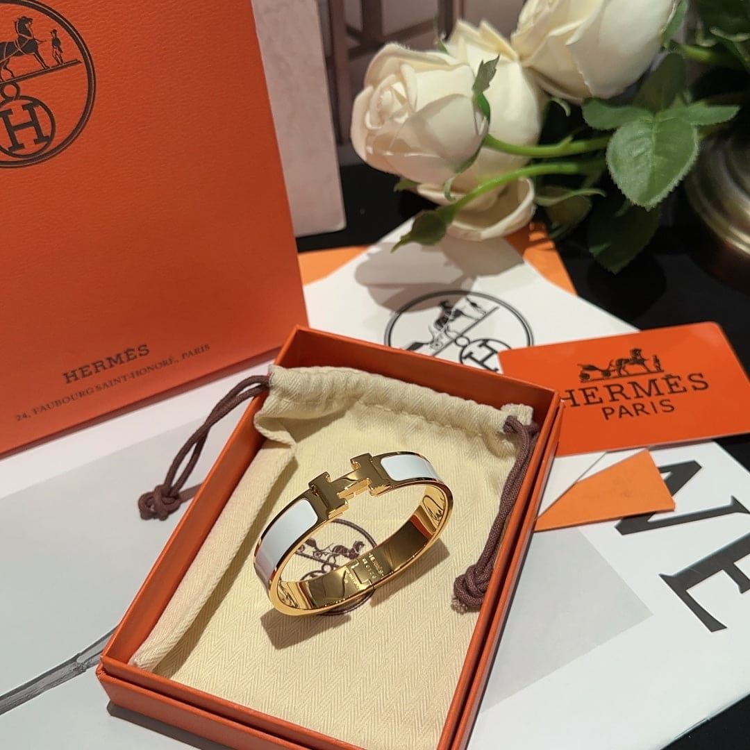 18K White Clic Hermès Bracelet