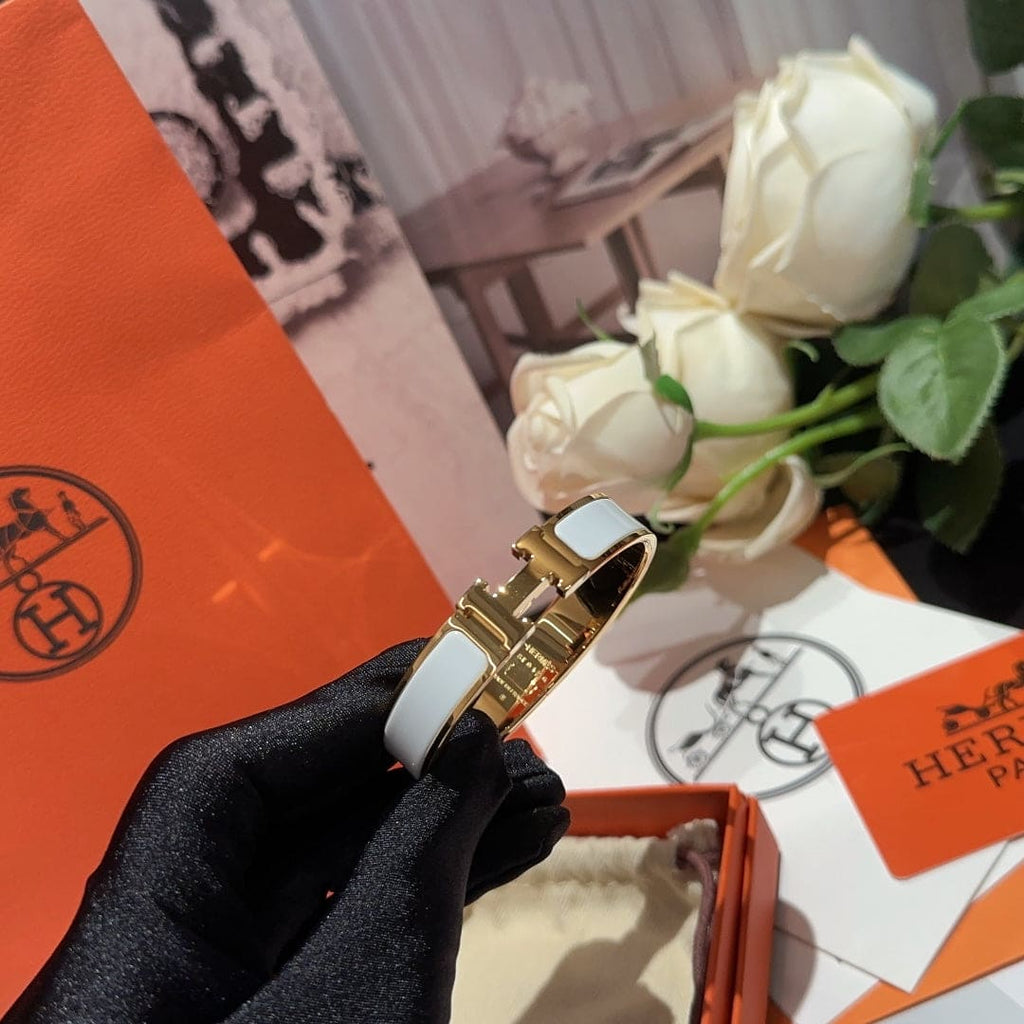 18K White Clic Hermès Bracelet