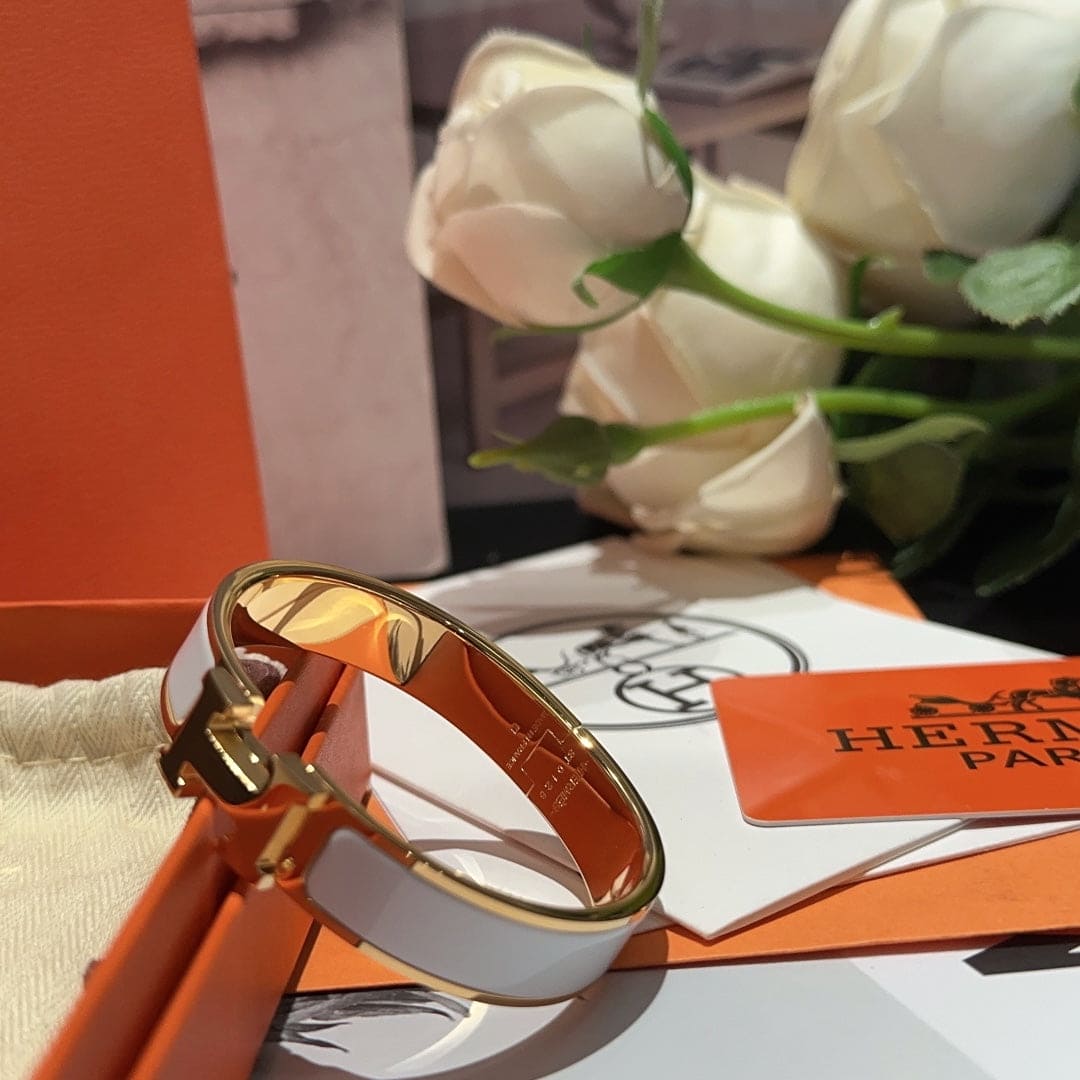 18K White Clic Hermès Bracelet