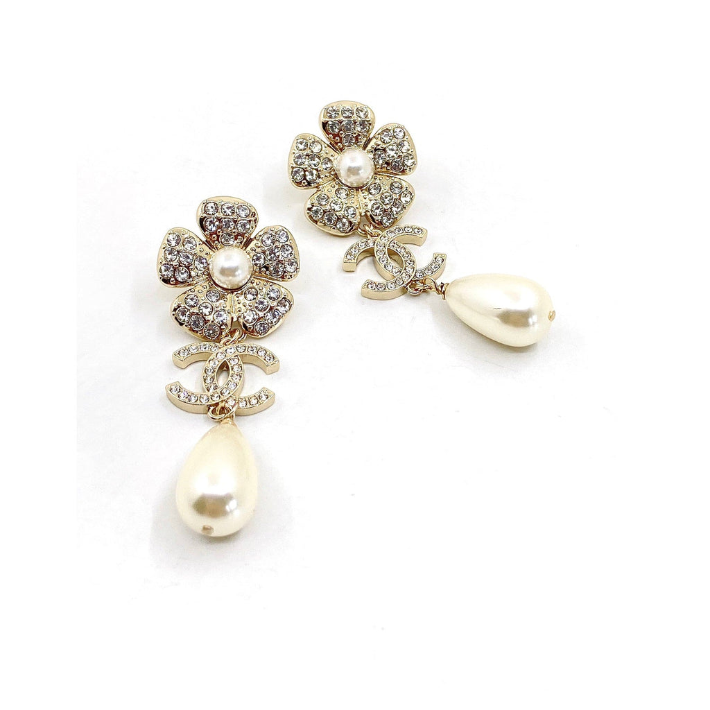 18K Chanel Pearl Flowers Earrings