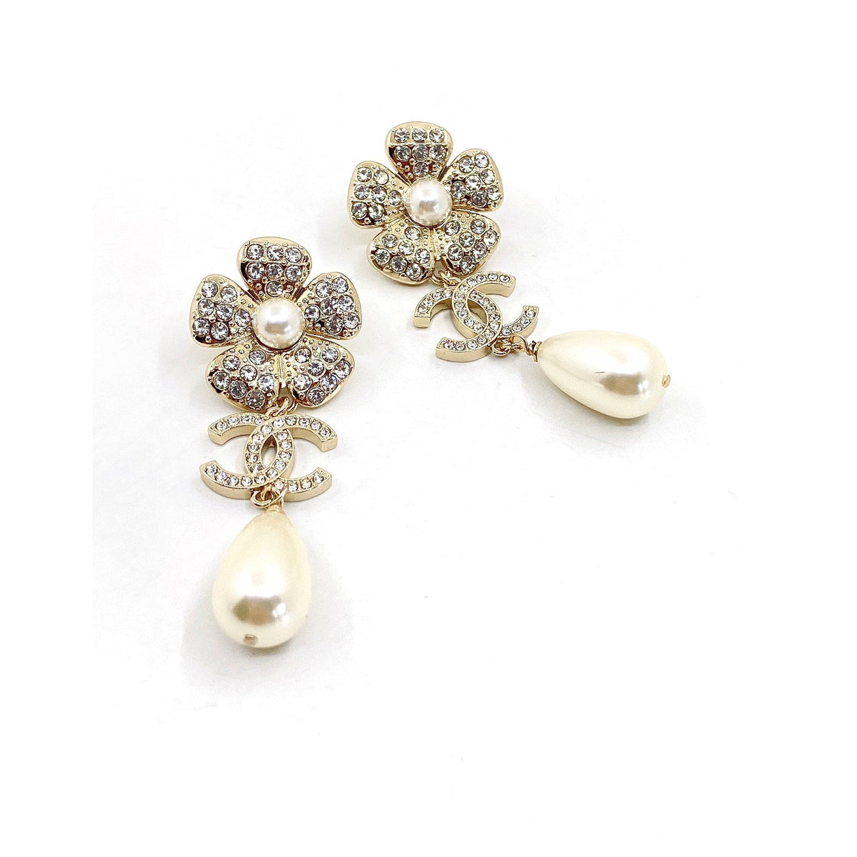 18K Chanel Pearl Flowers Earrings