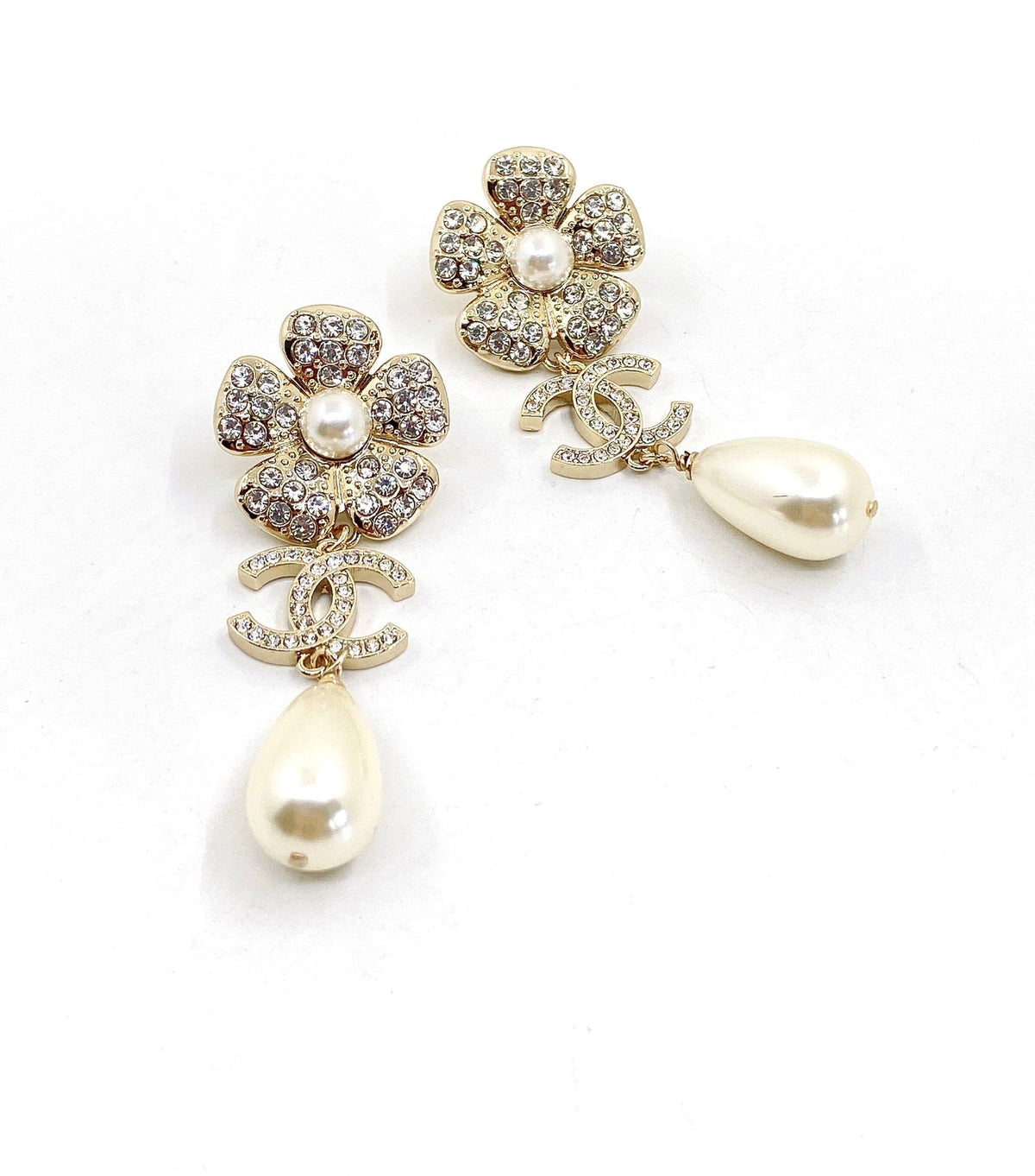 18K Chanel Pearl Flowers Earrings