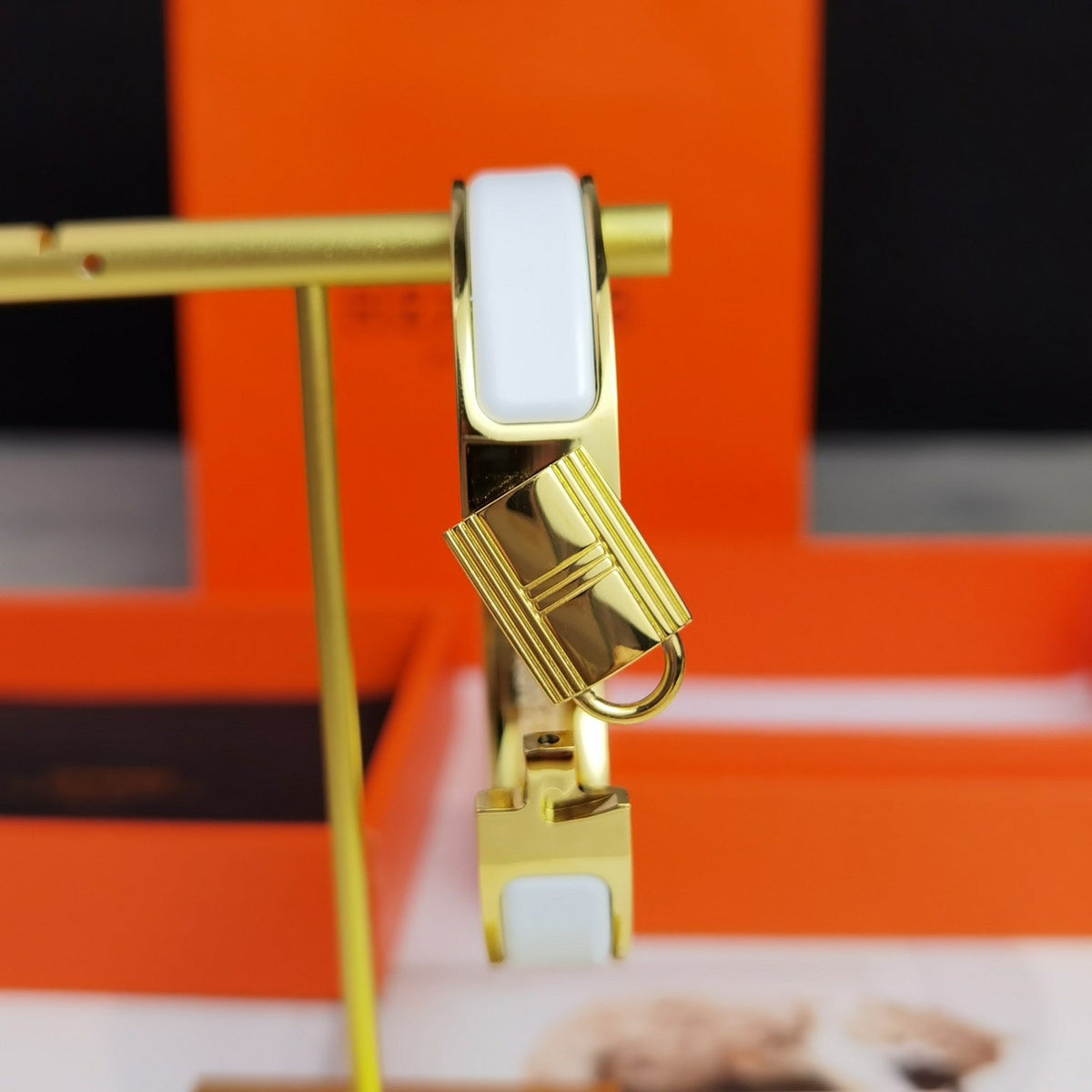 18K Clic Cadenas White Hermès Bracelet