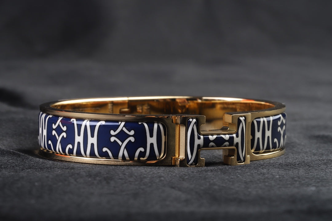 18K Clic Hermès H Lift Black Bracelet