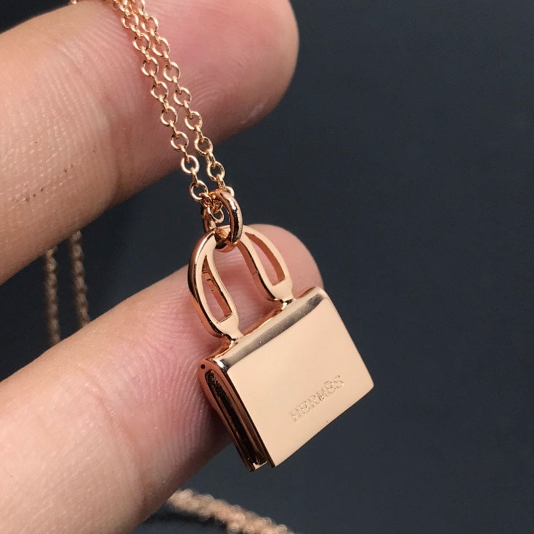 18K Amulettes Kelly Black Diamonds Hermès Necklace
