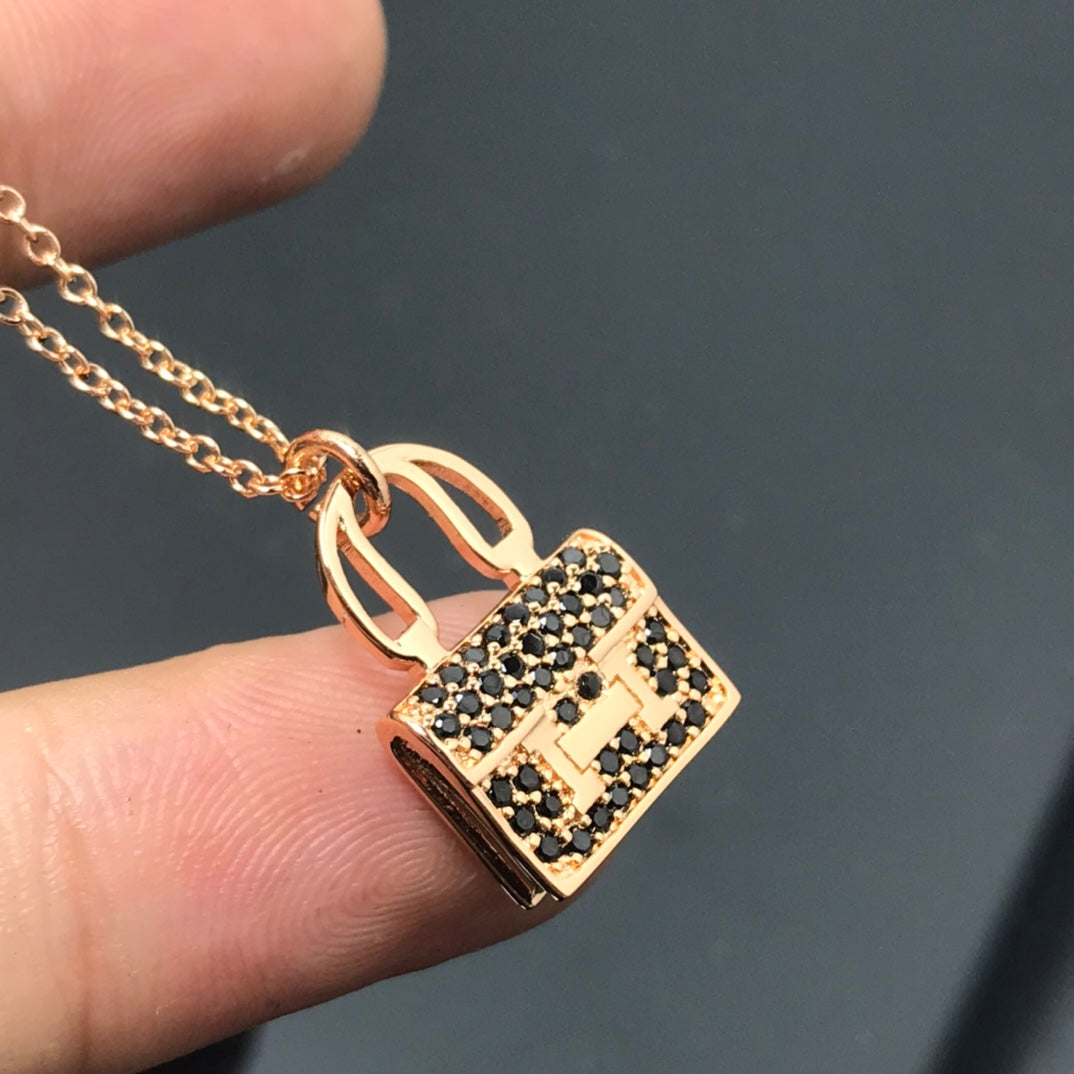 18K Amulettes Kelly Black Diamonds Hermès Necklace