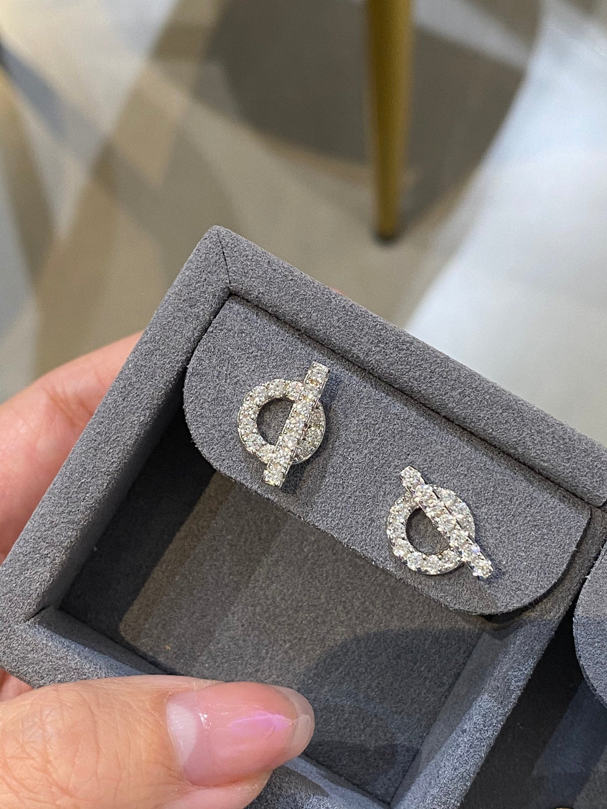 18K Finesse Diamond Stud Hermès Earrings