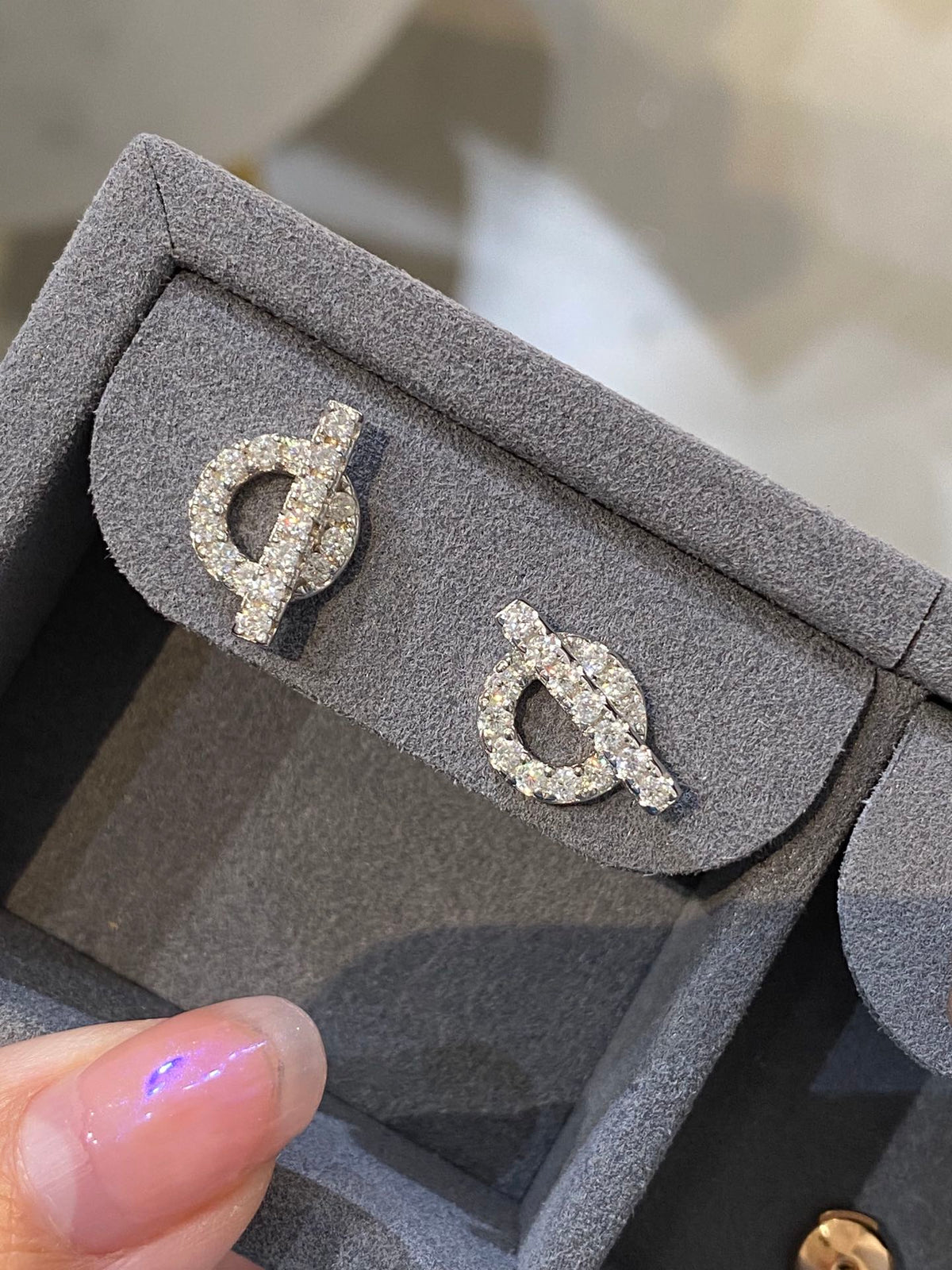 18K Finesse Diamond Stud Hermès Earrings