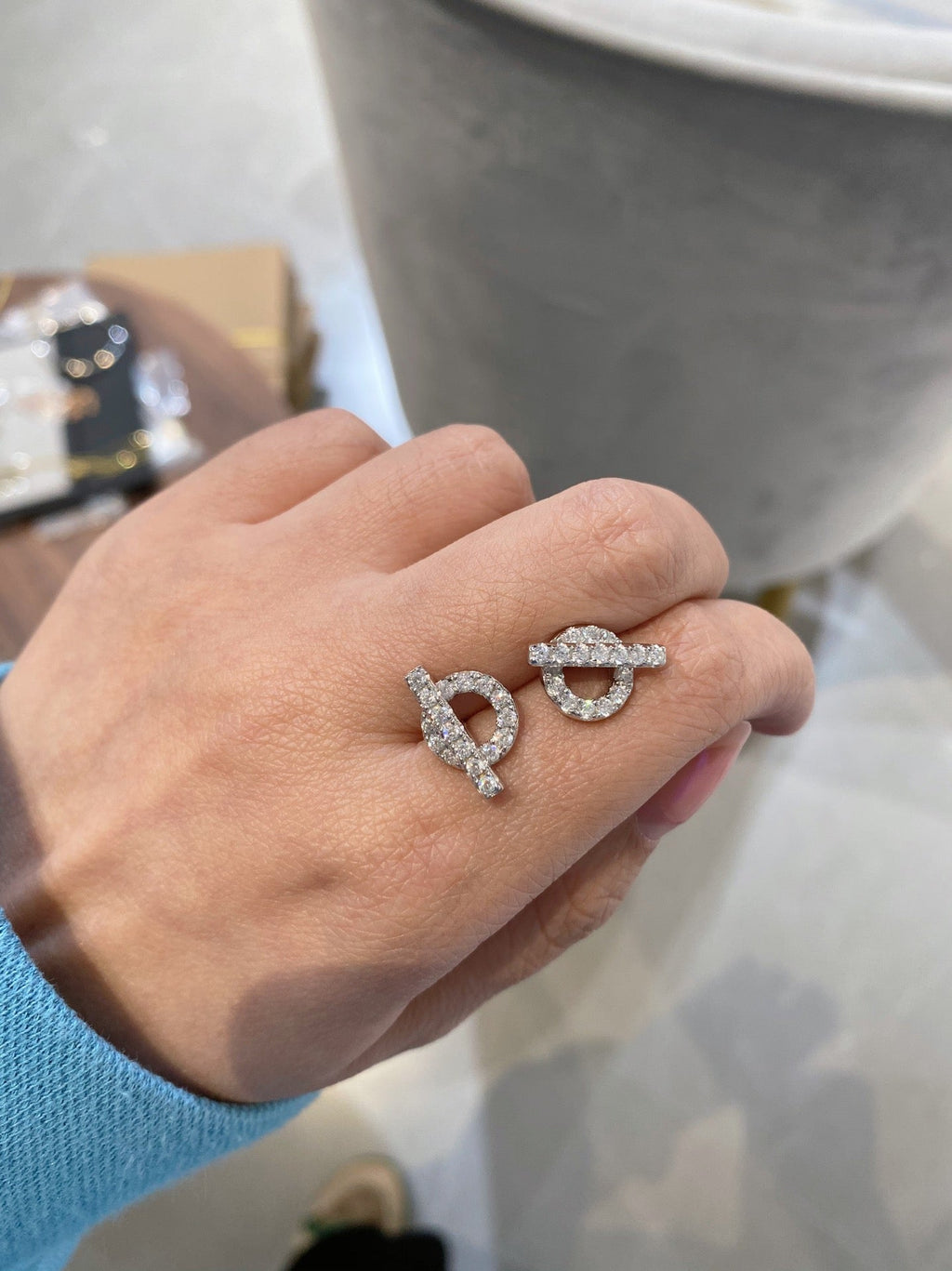 18K Finesse Diamond Stud Hermès Earrings
